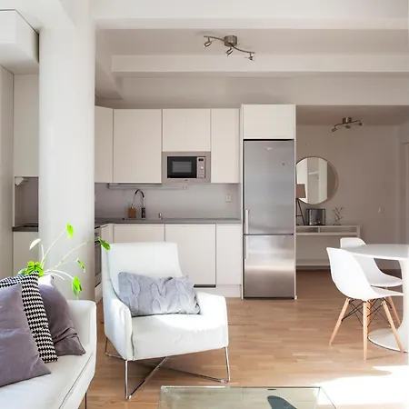 ---2ndhomes Stylish With Balcony--- Ελσίνκι