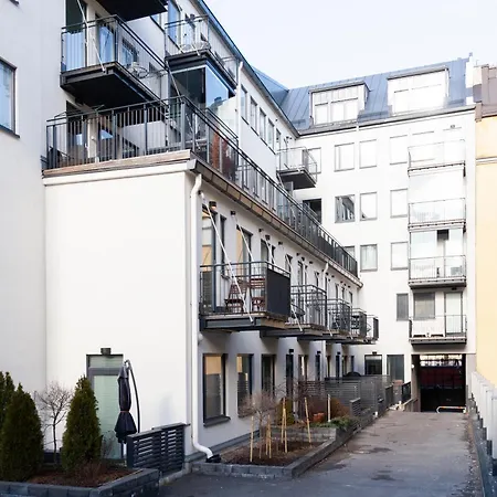 2ndhomes Stylish With Balcony Apartment